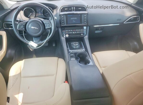 SADCJ2BV9HA492956 2017 JAGUAR F-PACE Gray Widok deski rozdzielczej