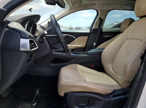 SADCJ2BV9HA493007 2017 JAGUAR F-PACE Белый Вид салона спереди