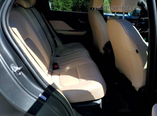 SADCJ2FX4KA369892 2019 JAGUAR F-PACE Red Սալոնի հետևի տեսք