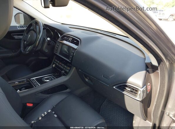 SADCJ2FX8JA268837 2018 JAGUAR F-PACE Gray Вид салону спереду
