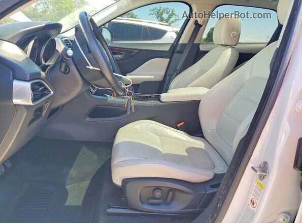 SADCK2BV2HA898977 2017 JAGUAR F-PACE White Вид салону спереду