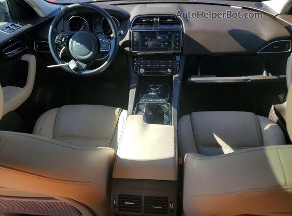 SADCK2BV8HA883609 2017 JAGUAR F-PACE Red Vista del salpicadero