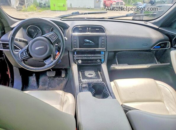 SADCK2BVXHA885720 2017 JAGUAR F-PACE Красный Вид панели приборов