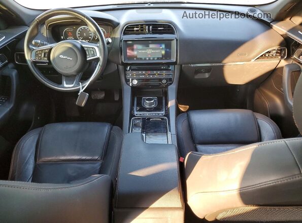 SADCK2FN8JA255260 2018 JAGUAR F-PACE Серебряный Вид панели приборов