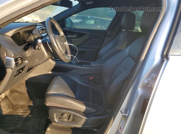 SADCK2FN8JA255260 2018 JAGUAR F-PACE Серебряный Вид салона спереди
