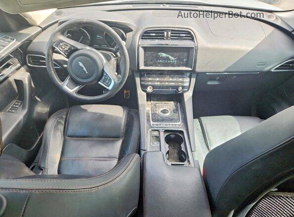 SADCK2FX5KA359756 2019 JAGUAR F-PACE Silver Vista del salpicadero