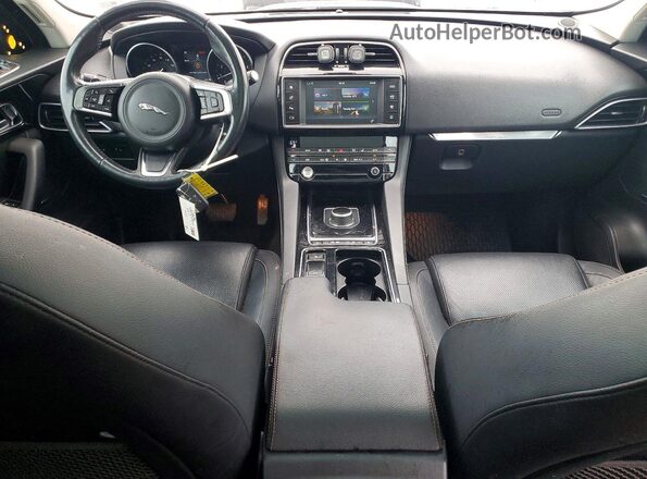 SADCK2FXXJA255164 2018 JAGUAR F-PACE Gray Vista del salpicadero