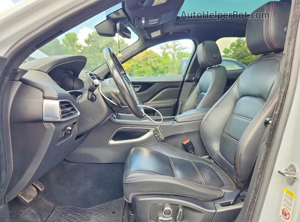 SADCK2GX2KA362337 2019 JAGUAR F-PACE White Widok wnętrza z przodu