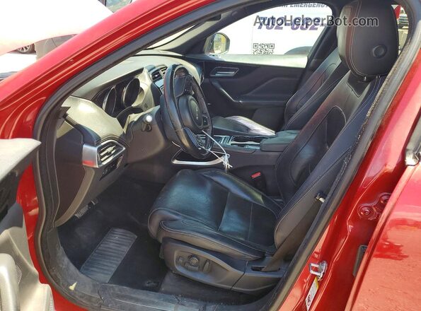SADCL2BV4HA887606 2017 JAGUAR F-PACE Красный Вид салона спереди