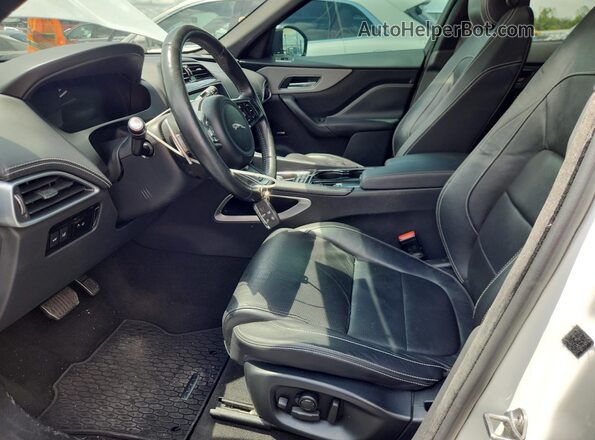 SADCM2BV4HA899266 2017 JAGUAR F-PACE Белый Вид салона спереди