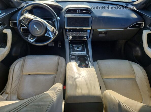 SADCP2BV7HA056461 2017 JAGUAR F-PACE Серебряный Вид панели приборов