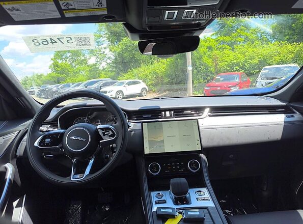 SADCT2EX4TA755998 2026 JAGUAR F-PACE Silver ხელსაწყოთა პანელის ხედი