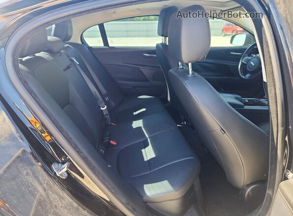 SAJAD4BG2HA952922 2017 JAGUAR XF Black Vista de los asientos traseros
