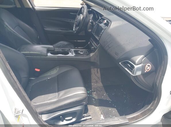 SAJAD4BG3HA967249 2017 JAGUAR XF White Вид салону спереду