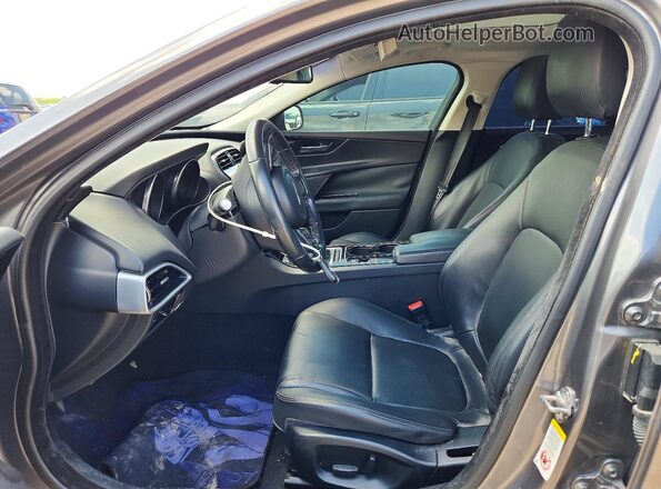 SAJAD4BG3HA974279 2017 JAGUAR XF Серый Вид салона спереди