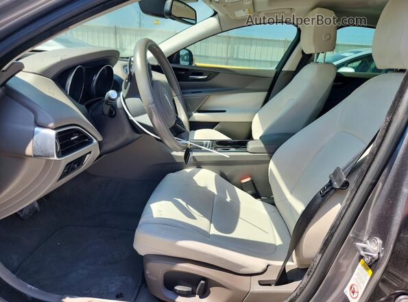 SAJAD4BG5HA961064 2017 JAGUAR XF Серый Вид салона спереди