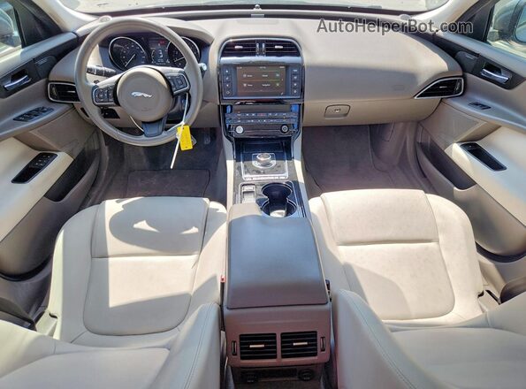 SAJAD4BG5HA961064 2017 JAGUAR XF Серый Вид панели приборов