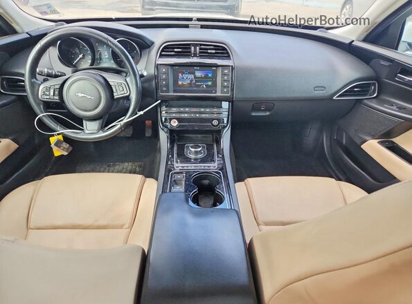 SAJAD4BN7HA971335 2017 JAGUAR XF White Vista del salpicadero