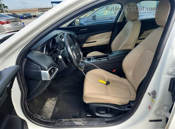 SAJAD4BN7HA971335 2017 JAGUAR XF White Vista interior delantera