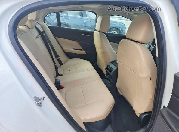 SAJAD4BN7HA971335 2017 JAGUAR XF White Vista de los asientos traseros