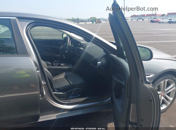 SAJAD4BV3HA971266 2017 JAGUAR XF Серый Вид салона спереди
