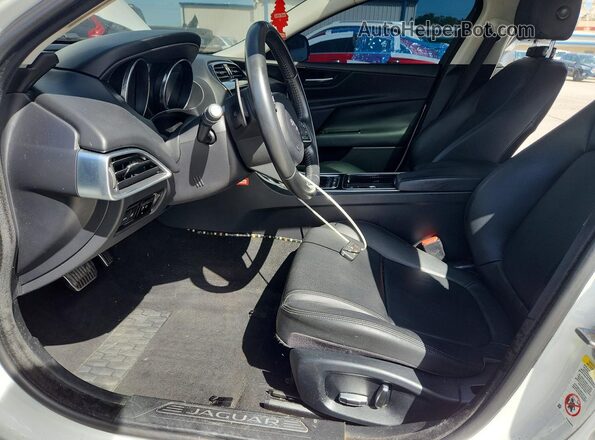 SAJAD4FX2KCP48966 2019 JAGUAR XF Белый Вид салона спереди
