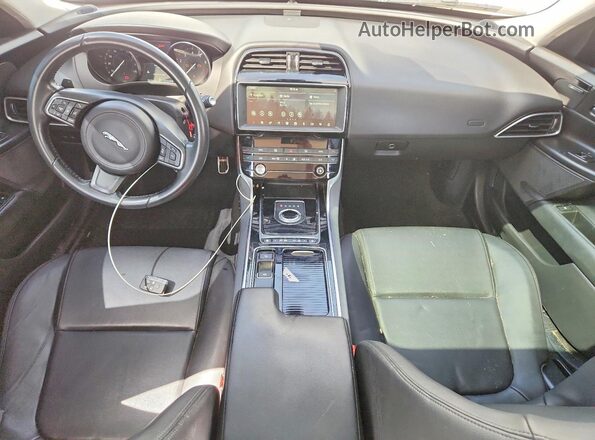 SAJAD4FX2KCP48966 2019 JAGUAR XF Белый Вид панели приборов