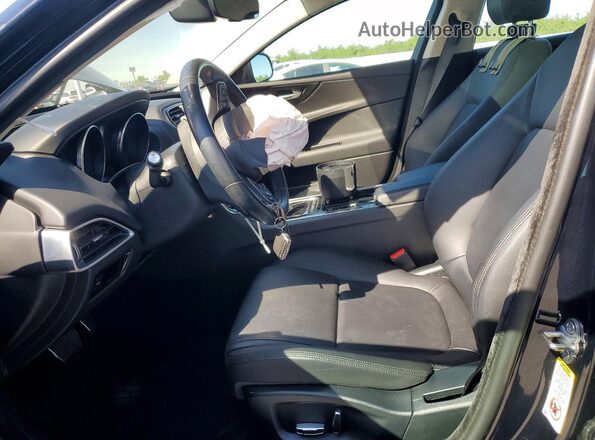 SAJAD4FX7KCP44587 2019 JAGUAR XF Черный Вид салона спереди