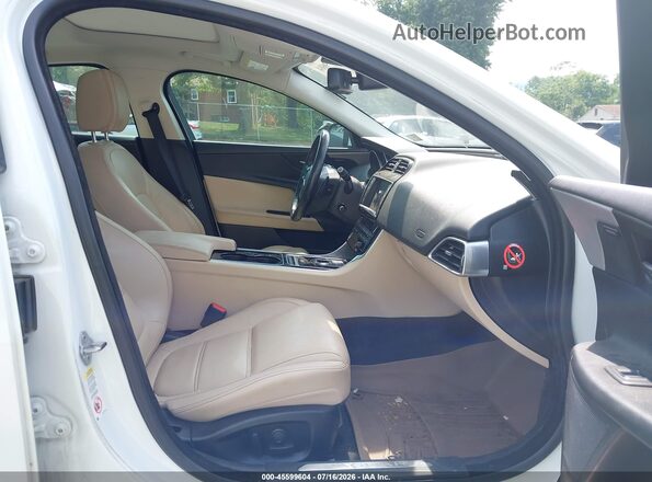 SAJAE4BG2HA967076 2017 JAGUAR XF White Widok wnętrza z przodu