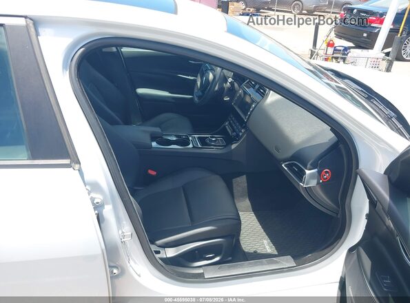 SAJAJ4BV0HA963750 2017 JAGUAR XF White Widok wnętrza z przodu