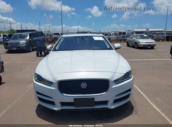 SAJAJ4BV0HA963750 2017 JAGUAR XF White Widok z przodu