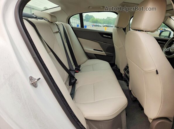 SAJAJ4BV3HA968652 2017 JAGUAR XF Белый Вид задних сидений