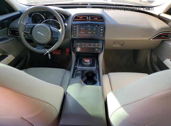 SAJAJ4BV8HCP14987 2017 JAGUAR XF Черный Вид панели приборов