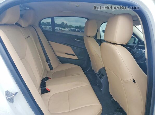 SAJAJ4FX4JCP25812 2018 JAGUAR XF White Vista de los asientos traseros
