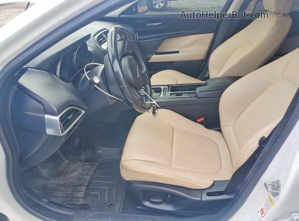 SAJAJ4FX4JCP25812 2018 JAGUAR XF White Vista interior delantera