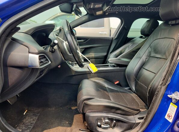 SAJAM4FV0KCP43828 2019 JAGUAR XF Blue Widok wnętrza z przodu