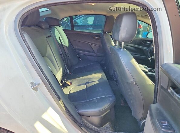 SAJAR4BG0HA977531 2017 JAGUAR XF White Widok tylnych siedzeń