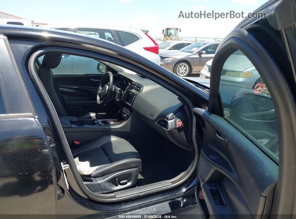 SAJAR4BG5HA947232 2017 JAGUAR XF Черный Вид салона спереди