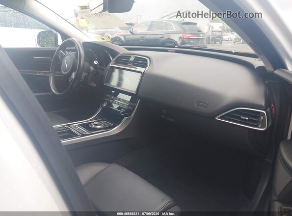 SAJAR4FX2KCP49939 2019 JAGUAR XF White Вид салону спереду