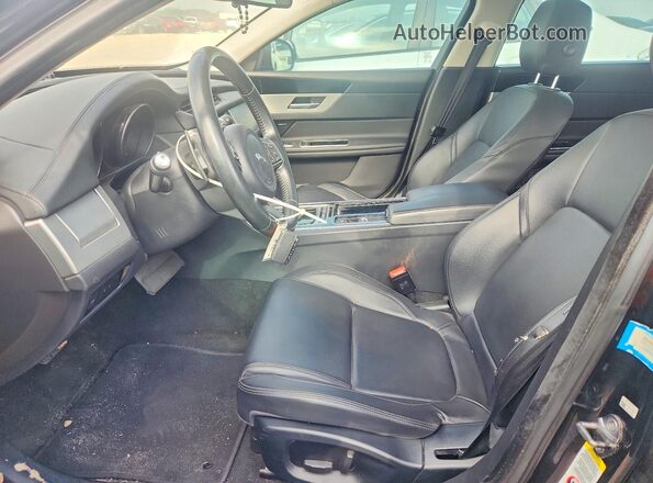 SAJBD4BN4HCY46253 2017 JAGUAR XF Black Вид салону спереду