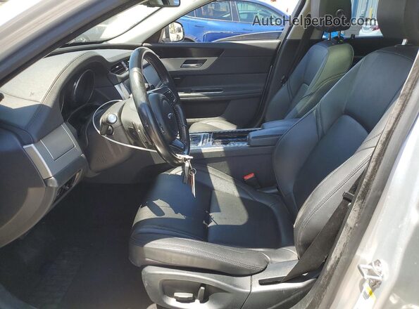 SAJBD4BV7HCY27230 2017 JAGUAR XF Silver Front interior view
