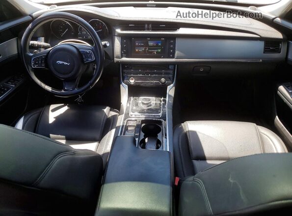SAJBD4BV7HCY27230 2017 JAGUAR XF Silver Dashboard view