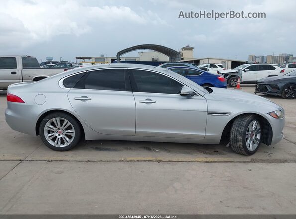 SAJBD4BV9HCY44644 2017 JAGUAR XF Серебряный Вид задней части салона
