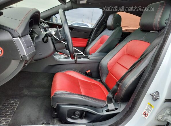 SAJBF4BV8GCY06363 2016 JAGUAR XF White Vista interior delantera