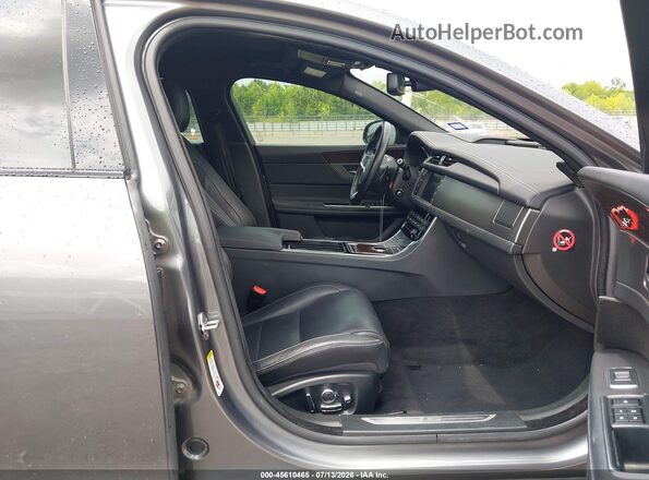 SAJBG4BV9HCY25079 2017 JAGUAR XF Gray Vista interior delantera