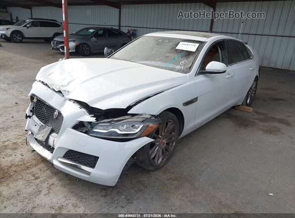 SAJBH4EV4JCY53242 2018 JAGUAR XF White Vista tres cuartos delantera izquierda