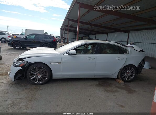 SAJBH4EV4JCY53242 2018 JAGUAR XF White Vista interior trasera