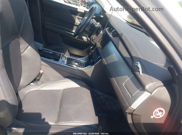 SAJBJ4BV9HCY34964 2017 JAGUAR XF Silver წინა სალონის ხედი