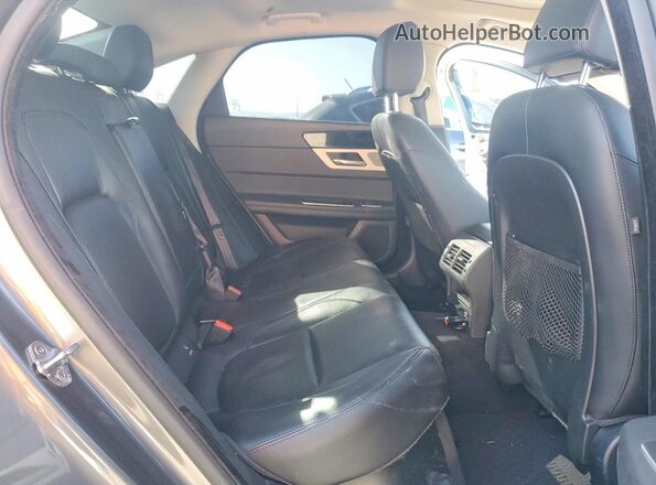 SAJBK4BV0HCY39533 2017 JAGUAR XF Gray Vista de los asientos traseros