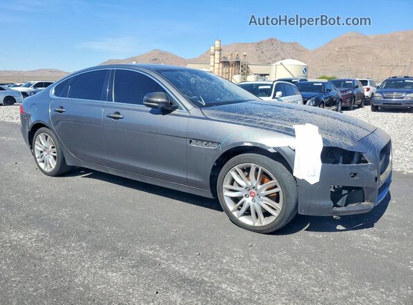 SAJBK4BV0HCY39533 2017 JAGUAR XF Gray Delantero derecho